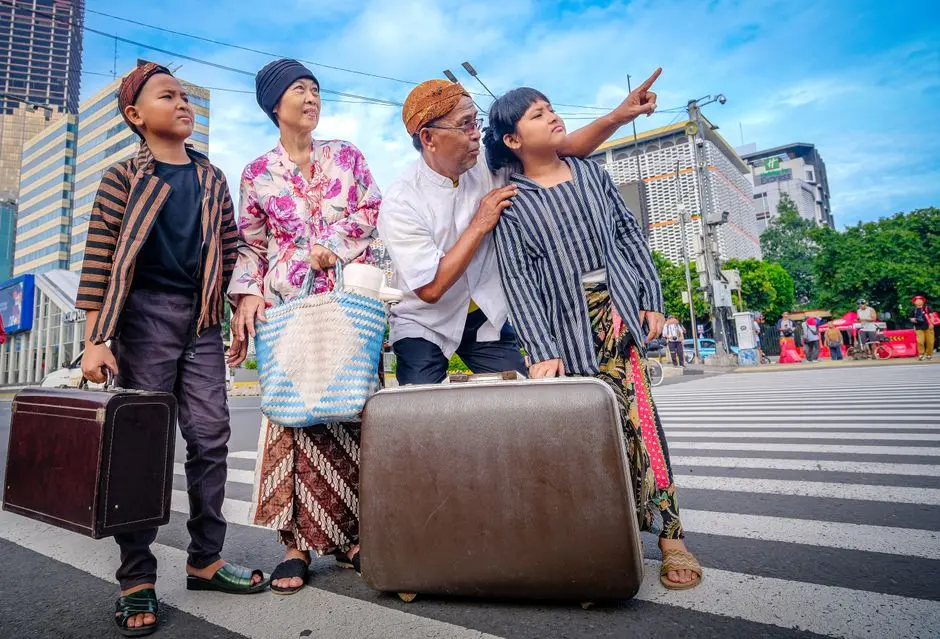 Suasana sentra UMKM lokal dalam perjalanan liburan